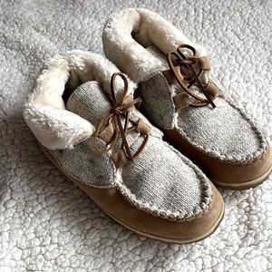 EUC Minnetonka Slippers